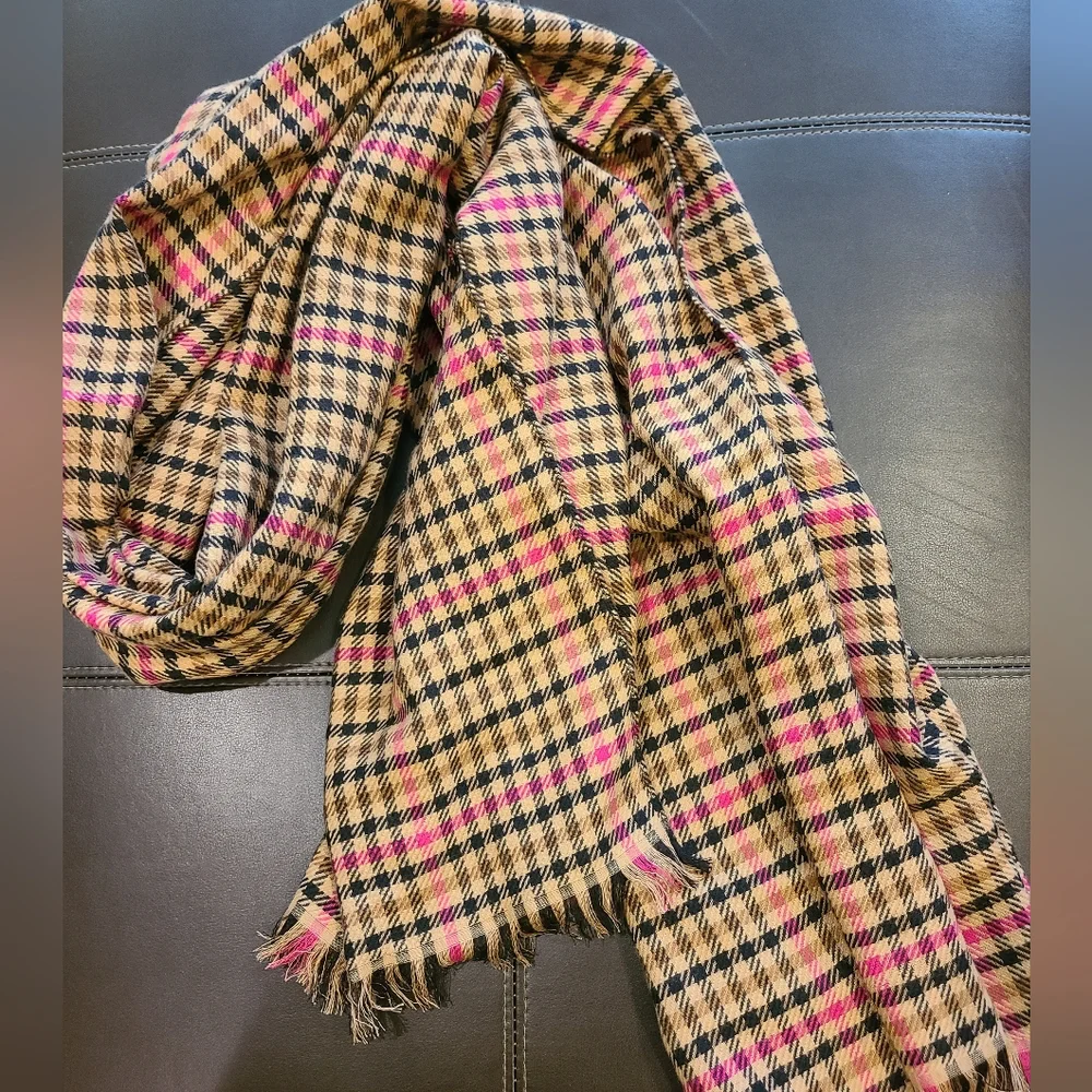 Scarf - Picture 2 of 4